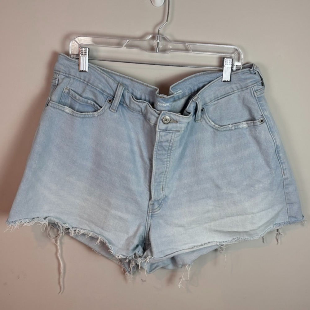 Old Navy Womens Sky Hi A-Line Lightwash distressed shorts size 20 Summer stretch